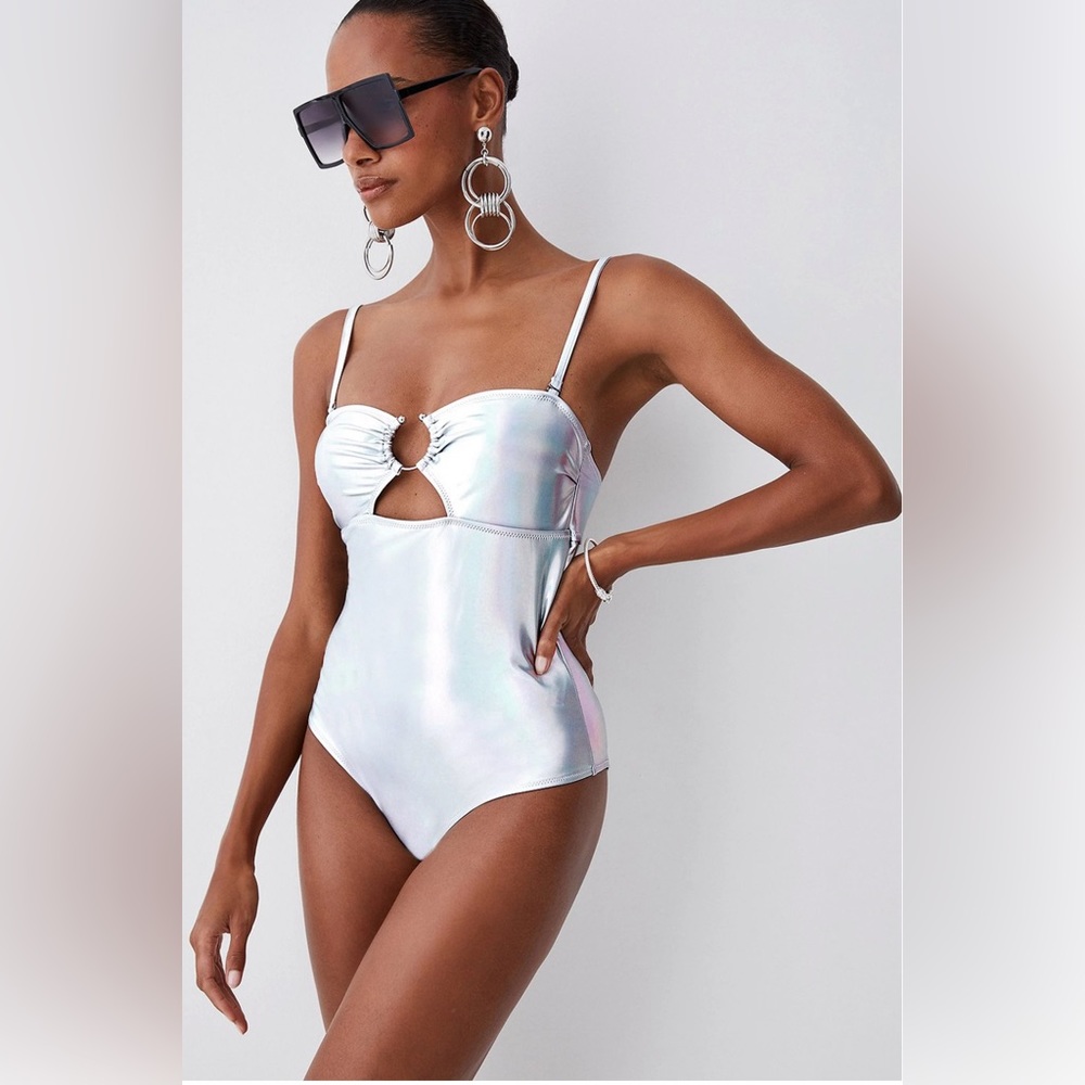 KAREN MILLEN 🆕 Stunning Silver Trim Cutout Swimsuit. Size S.
BKK07193-579-30